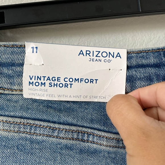 Arizona Jean Co. High Rise Vintage Comfort Mom Short - Picture 4 of 7